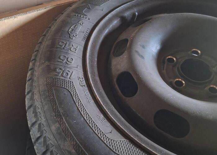 Grajewo ogłoszenia: Sprzedam komplet kół zimowych rozmiar 195/65r15 pasujacych do...